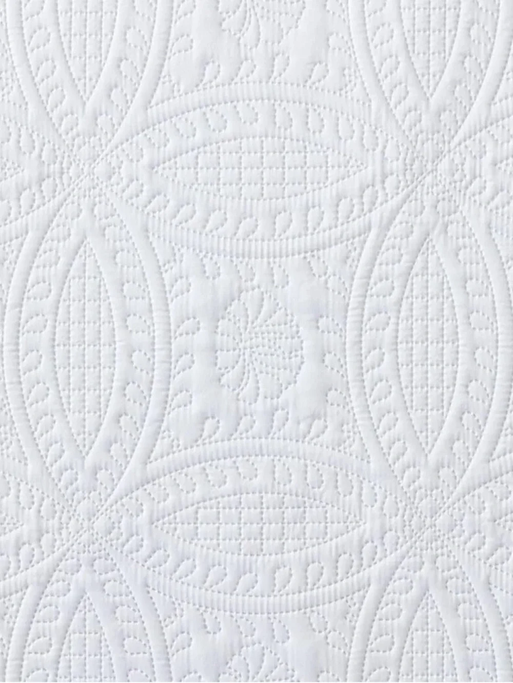 White Quilted queen 3 piece Bedspread Set